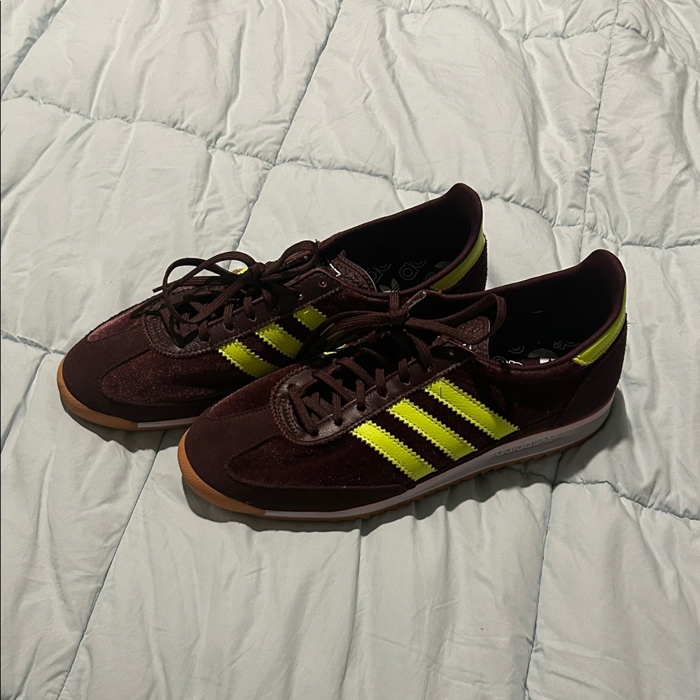 Adidas Women’s Dark Purple and Neon Yellow Sneakers Size 10